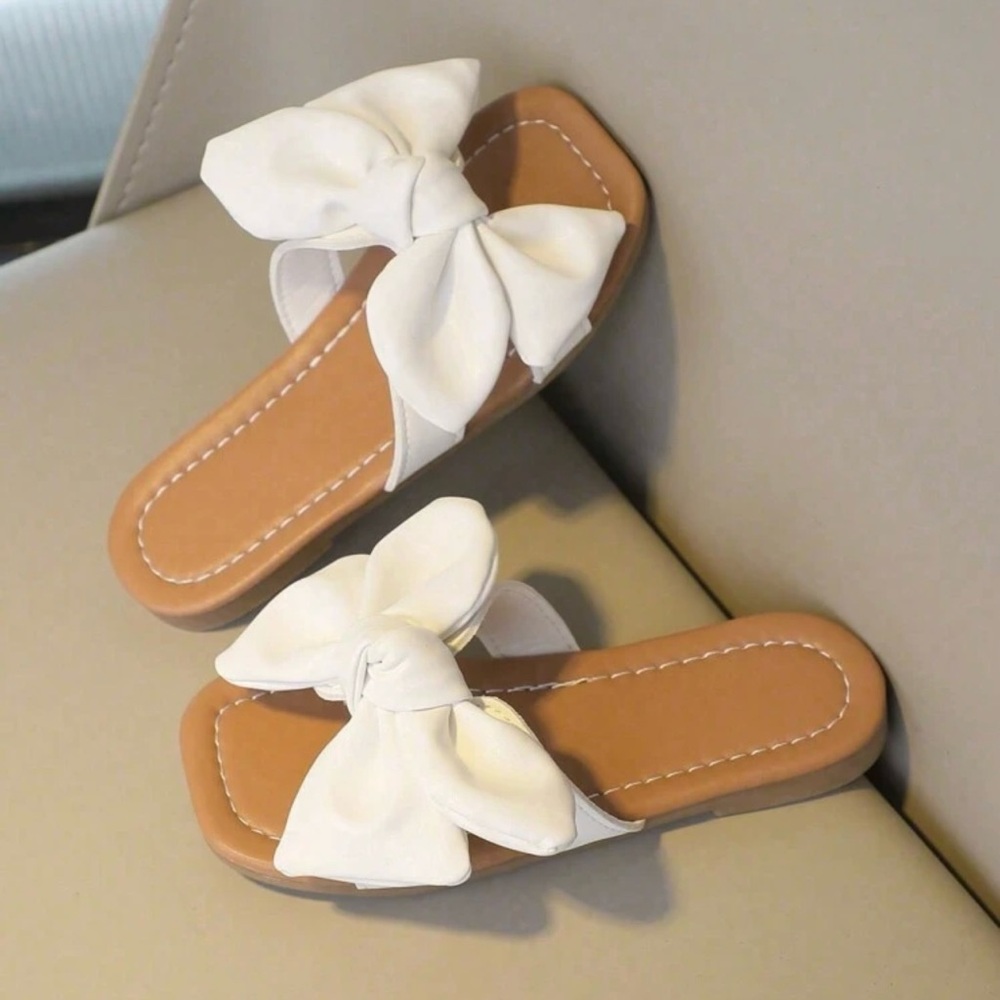 NEW Toddler girls white bow Sandals size 9
